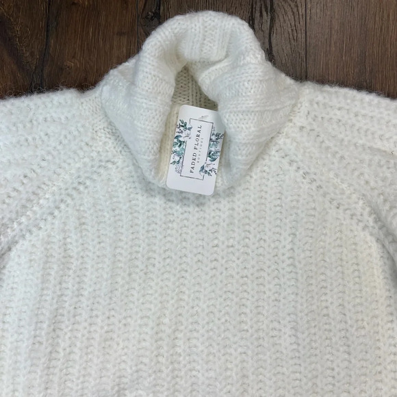 🆕 Blueivy turtle neck sweater SZ M/L - Picture 2 of 4